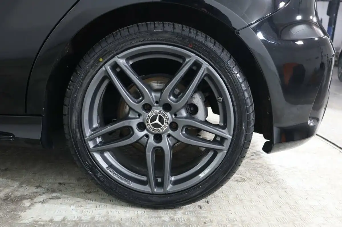 2018-mercedes-benz-a-class-16-a180-amg-line-ss-7g-dct-big-13