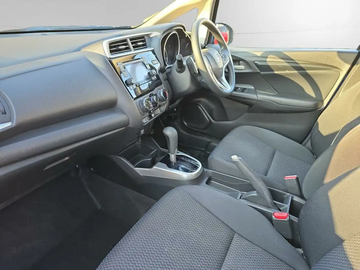 2019-honda-jazz-13-i-vtec-s-cvt-big-8