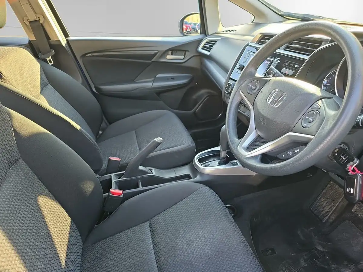 2019-honda-jazz-13-i-vtec-s-cvt-big-12