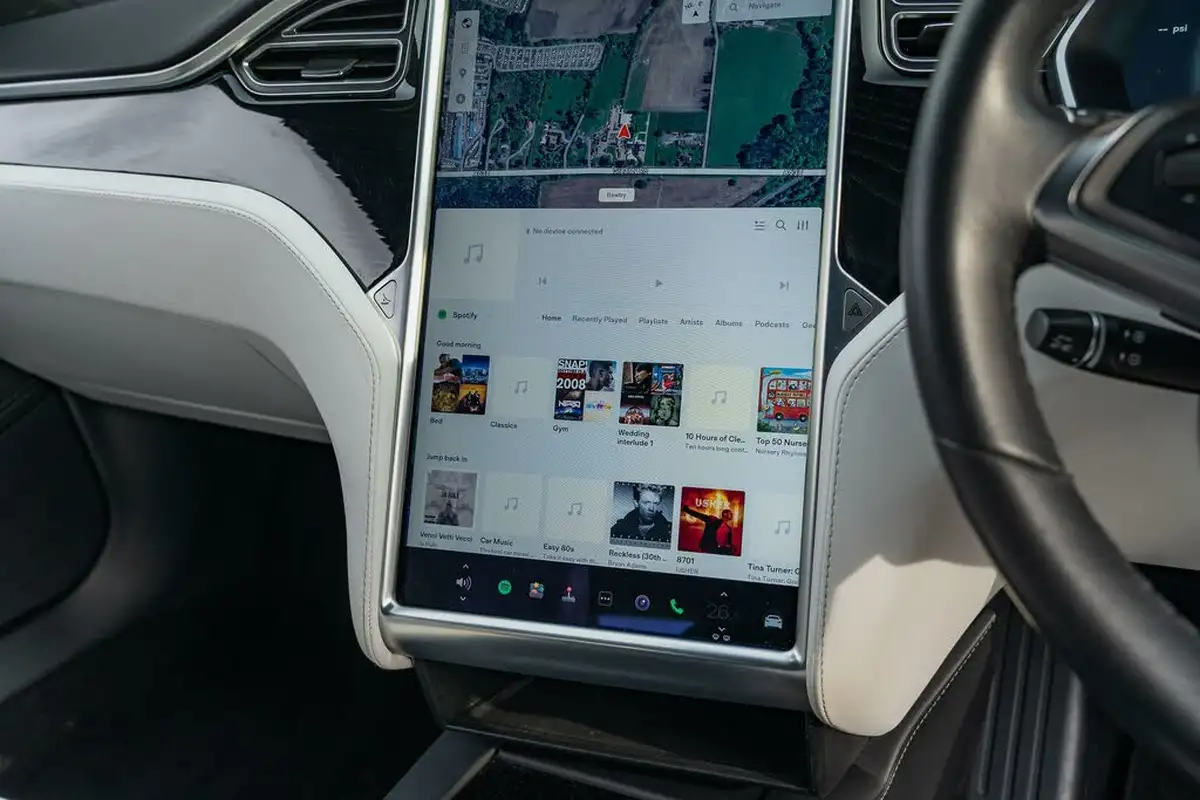 2017-tesla-model-s-e-100d-big-46