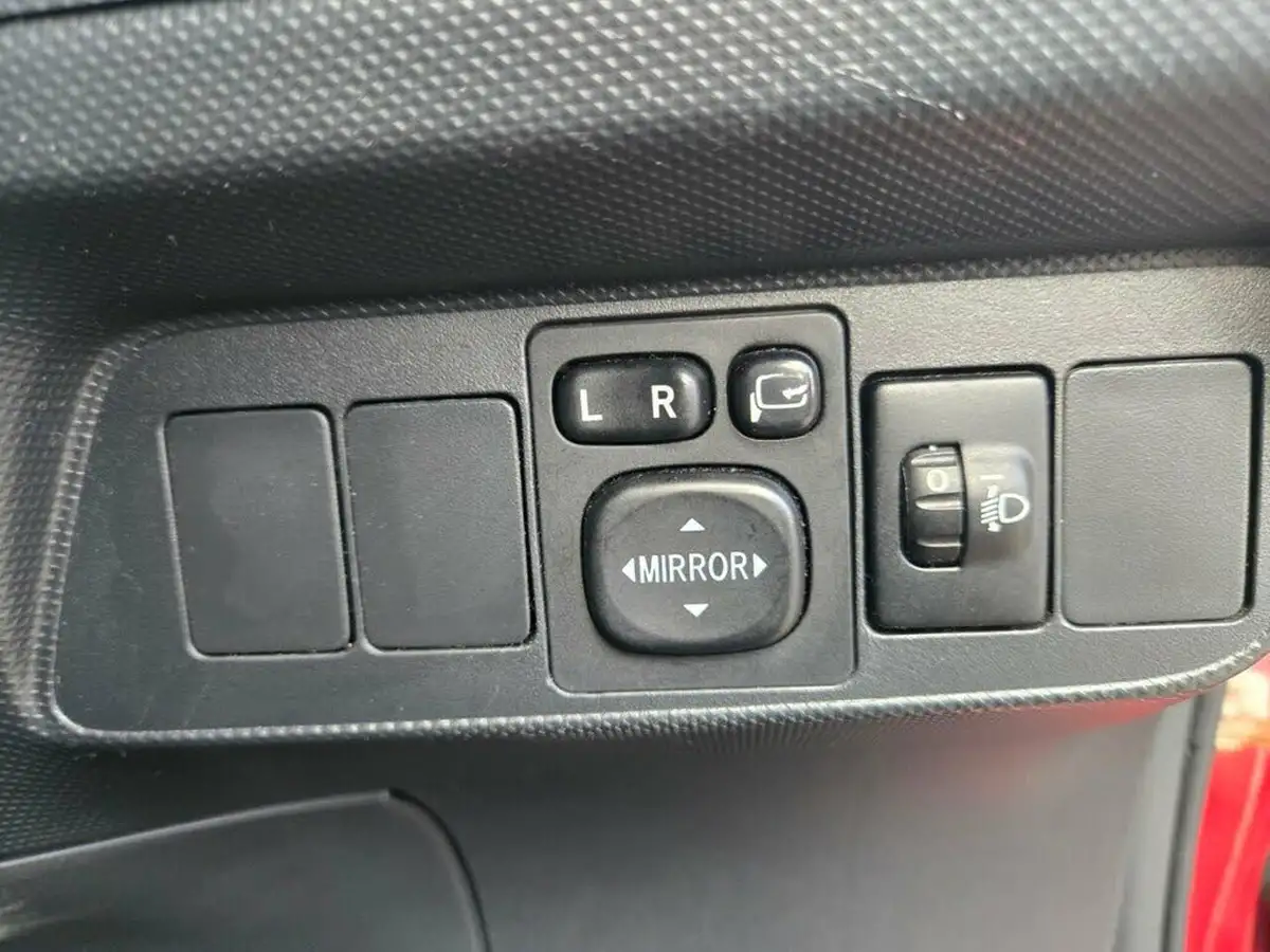 2012-toyota-auris-18-vvt-i-hsd-t-spirit-big-17