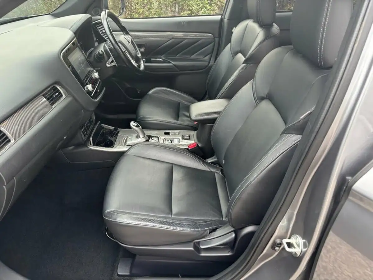 2020-mitsubishi-outlander-24-dynamic-phev-big-18