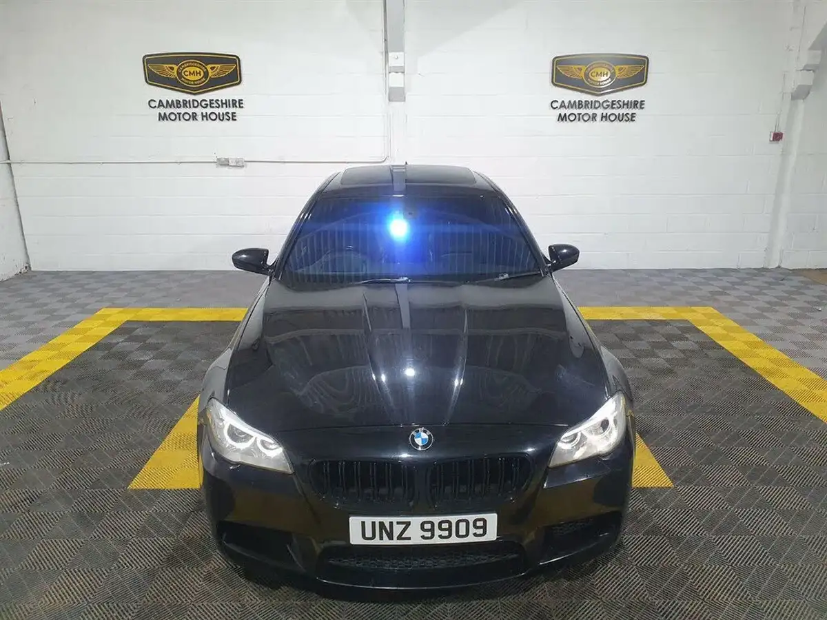2013-bmw-5-series-44-m5-big-15