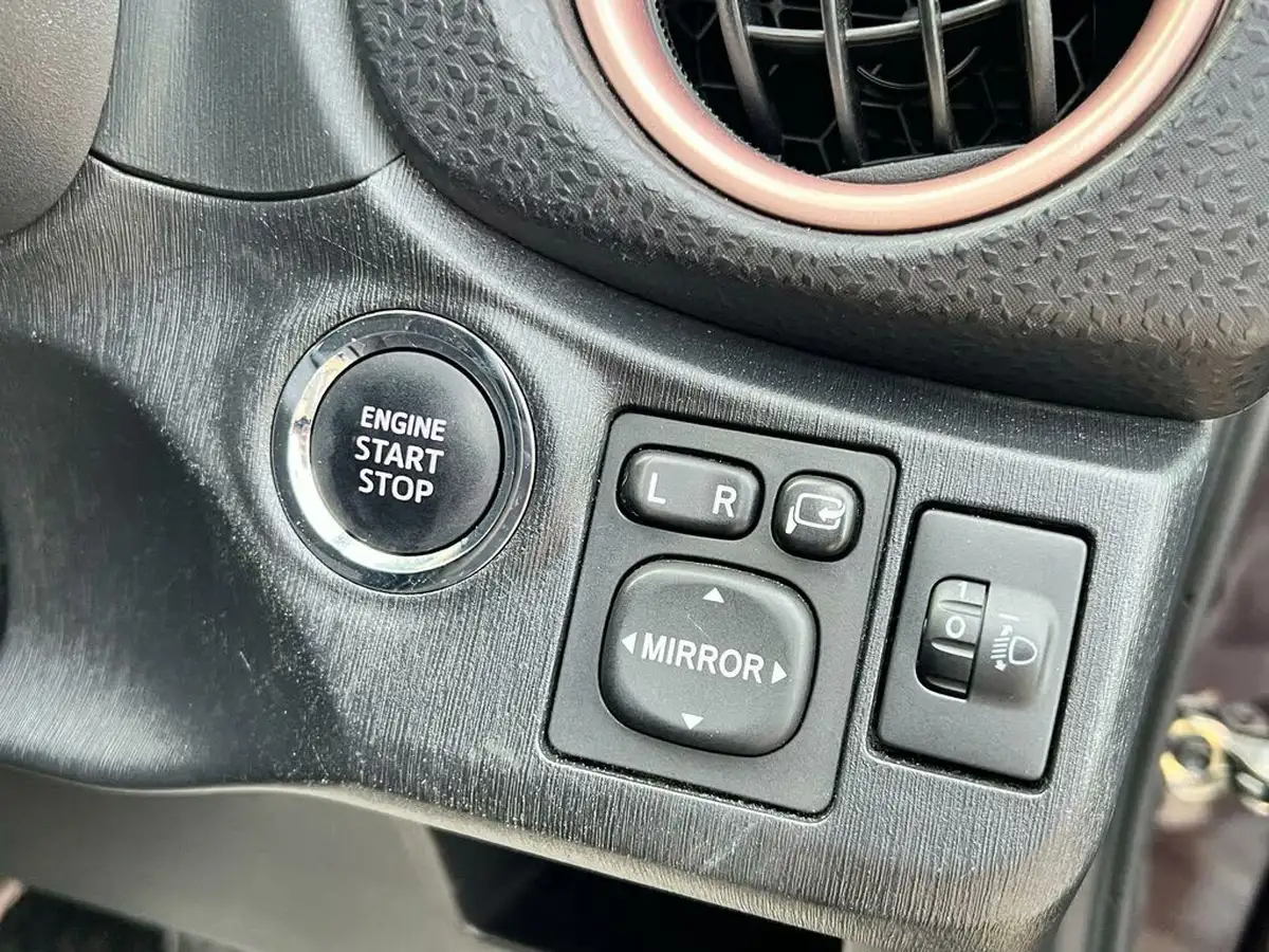 2013-toyota-yaris-133-tr-5d-m-drive-s-big-16