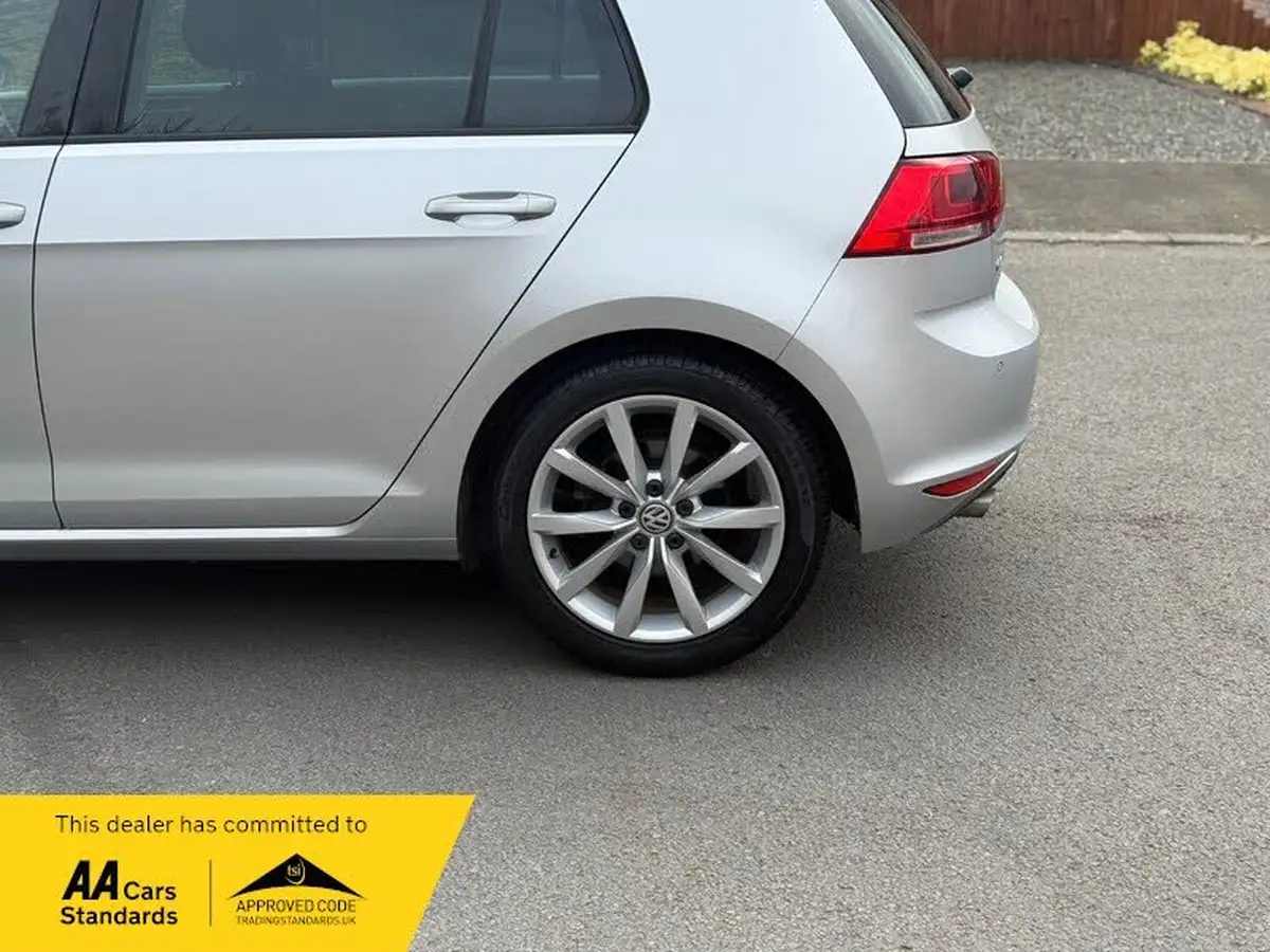 2015-volkswagen-golf-20tdi-gt-hatchback-5d-big-3