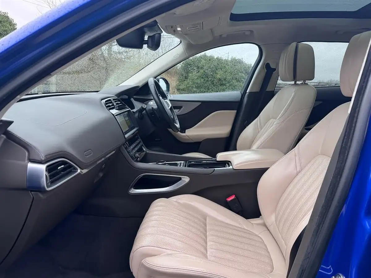 2019-jaguar-f-pace-20i-portfolio-250ps-ss-big-12