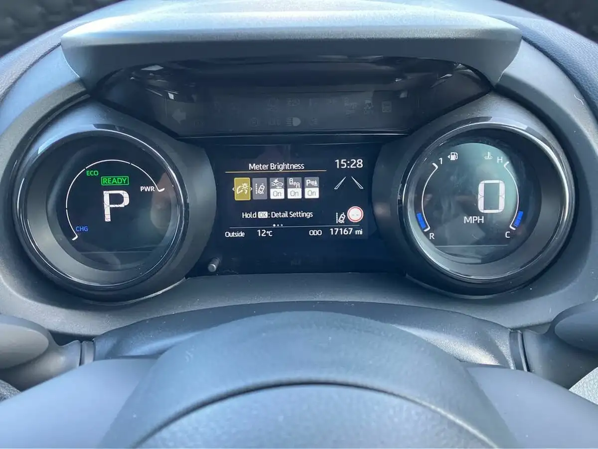 2023-mazda-mazda2-15-select-big-13