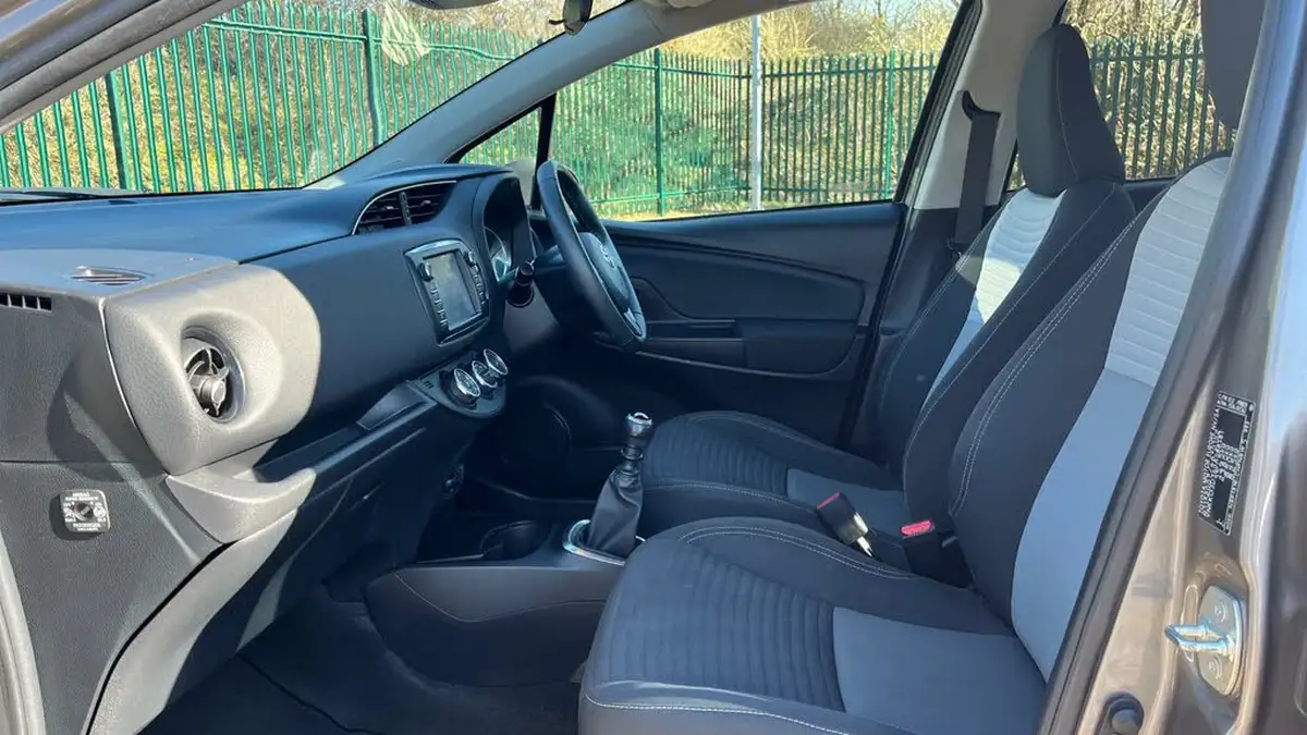 2018-toyota-yaris-15-vvt-i-design-1496cc-big-9
