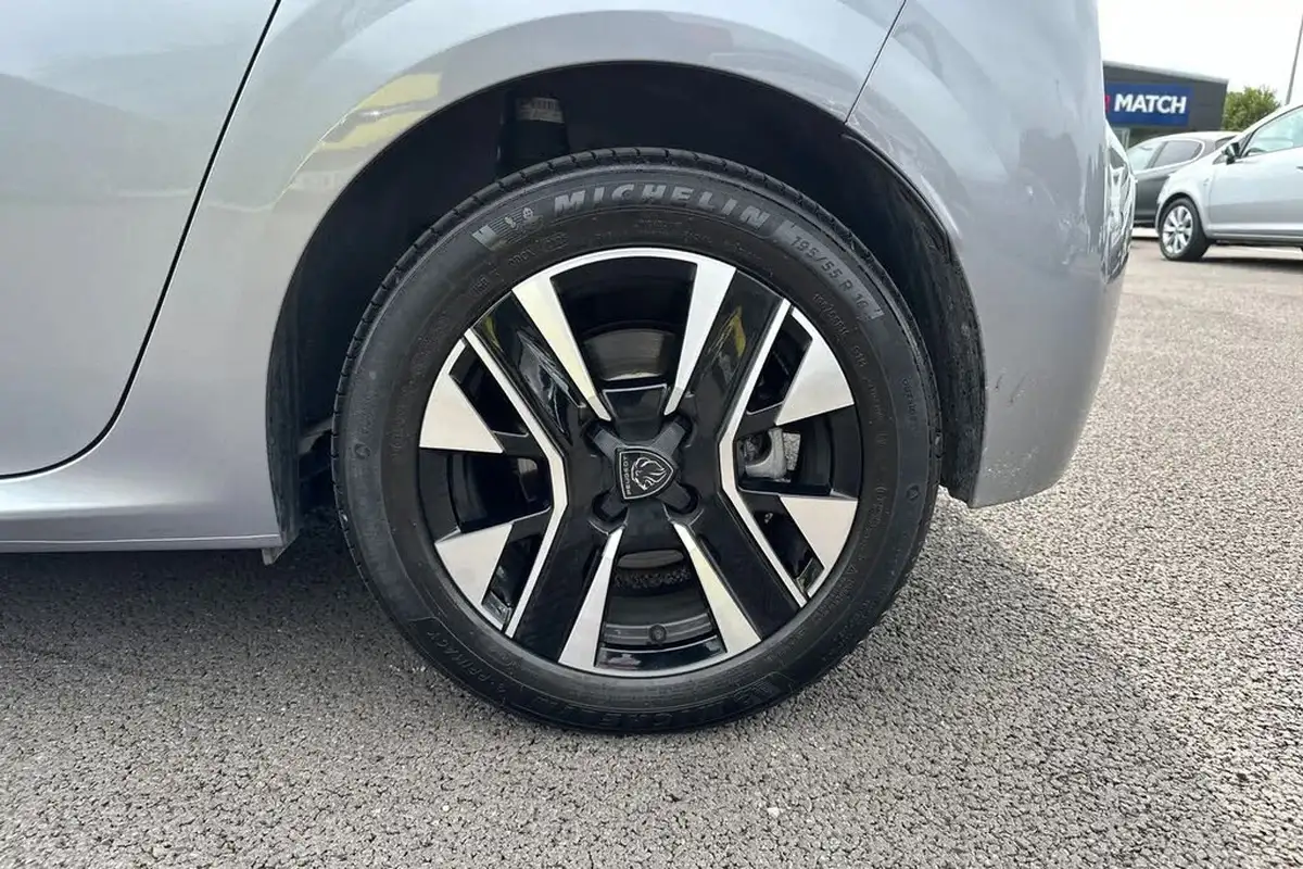 2024-peugeot-208-e-e-style-big-11