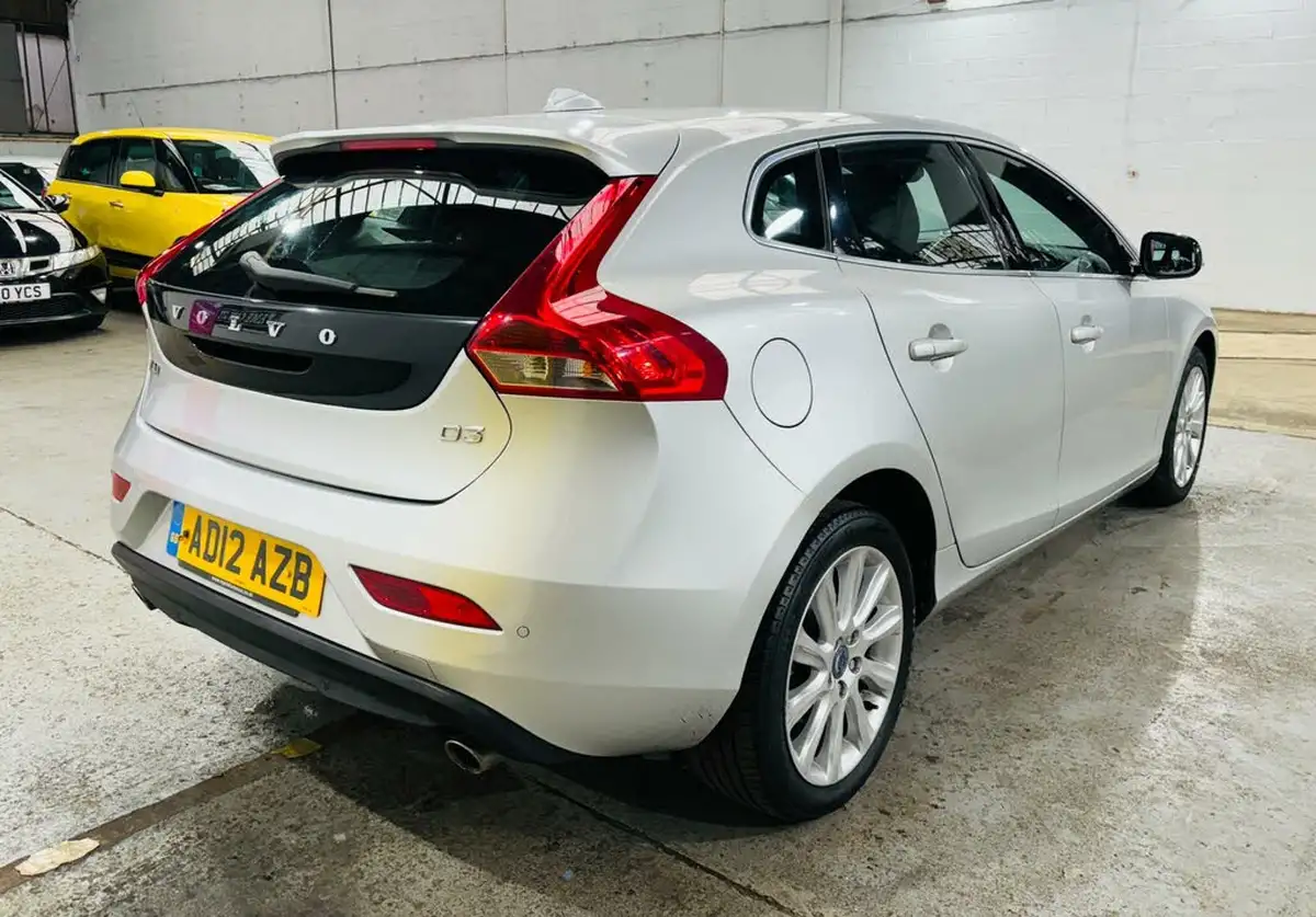 2012-volvo-v40-20td-d3-se-lux-geartronic-big-4