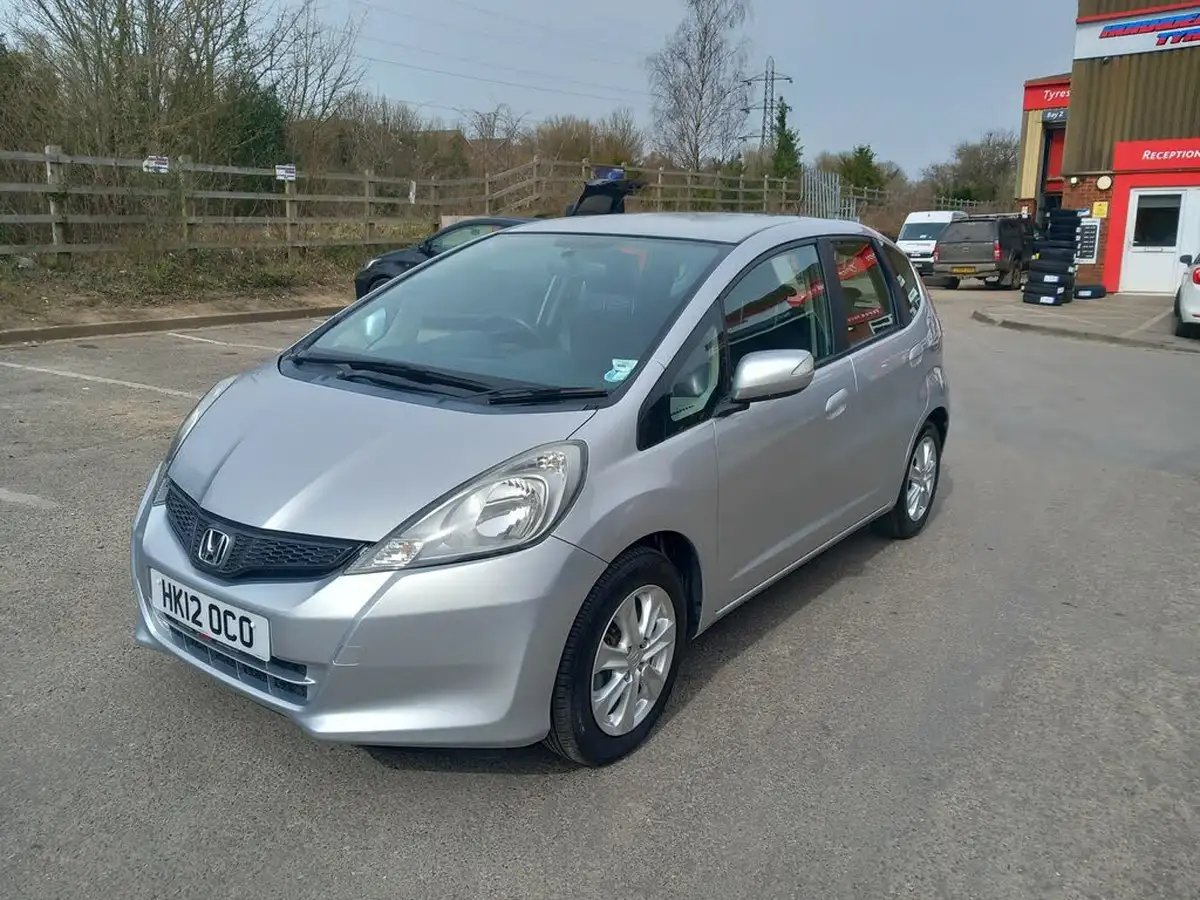 2012-honda-jazz-14-es-big-2