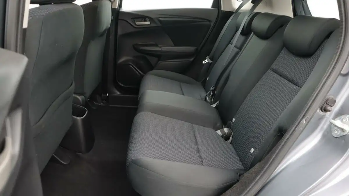 2019-honda-jazz-13-i-vtec-s-cvt-big-16