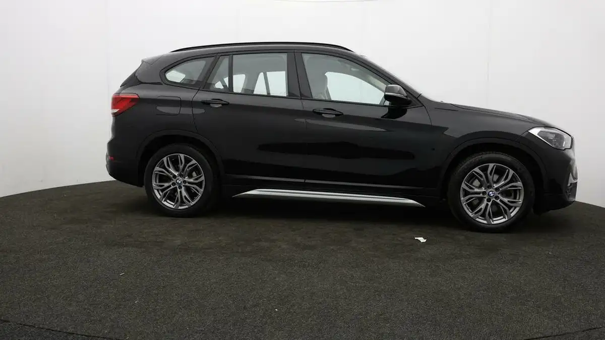 2021-bmw-x1-15-xdrive-25e-phev-xline-big-39