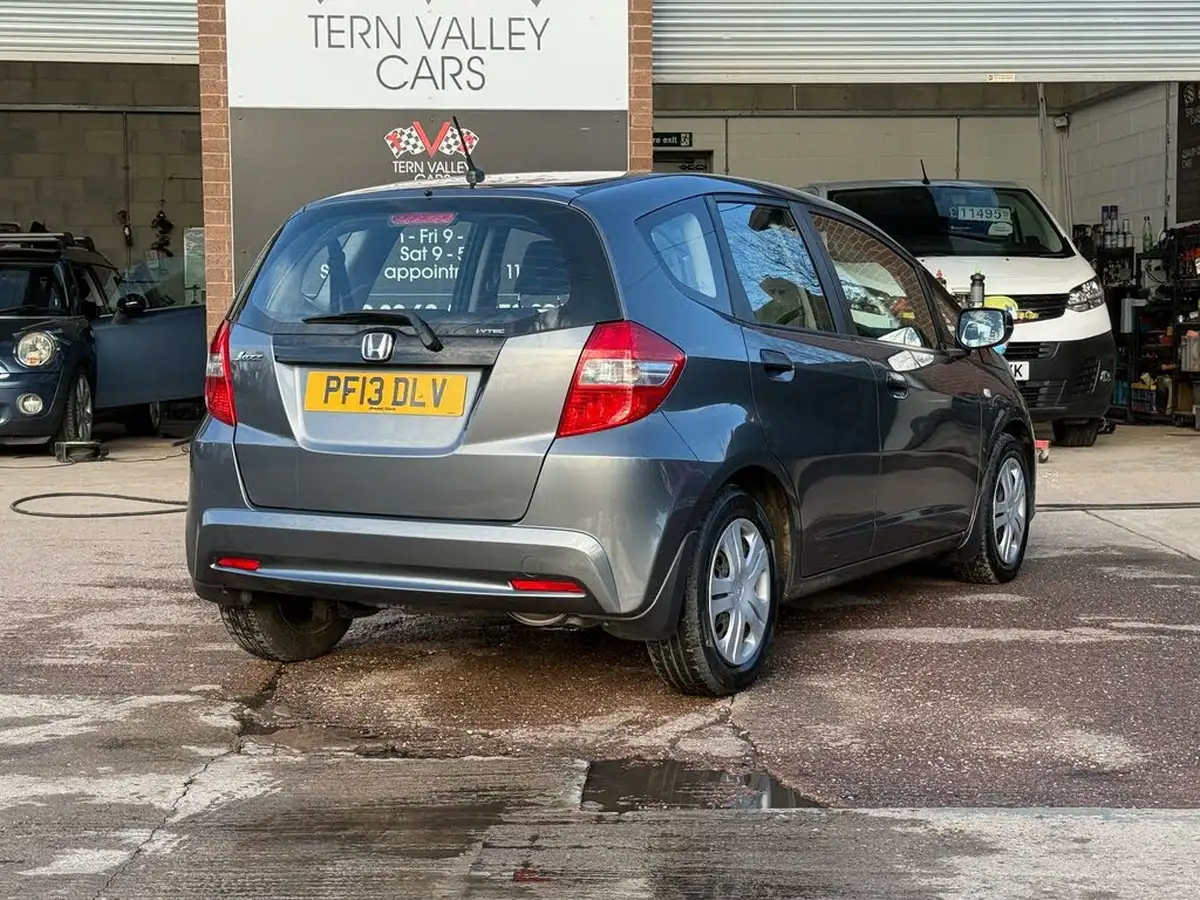 2013-honda-jazz-12-s-big-37