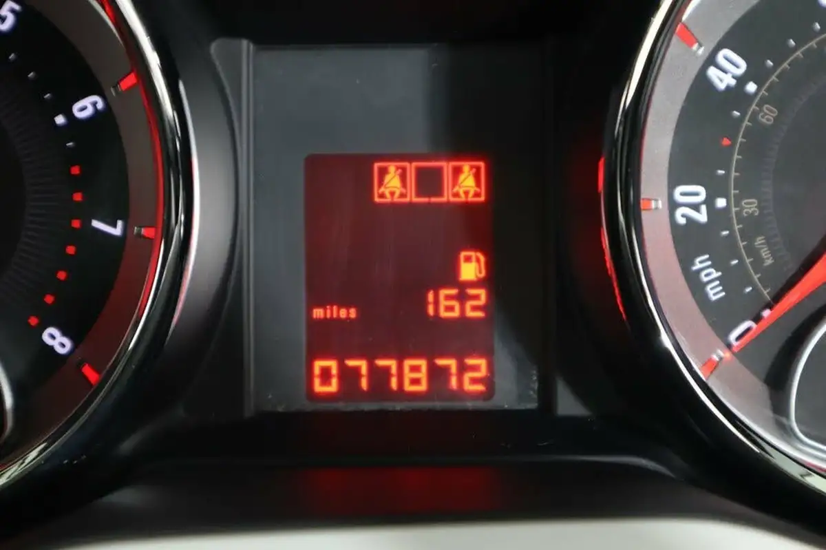 2013-vauxhall-adam-14-jam-87ps-big-16