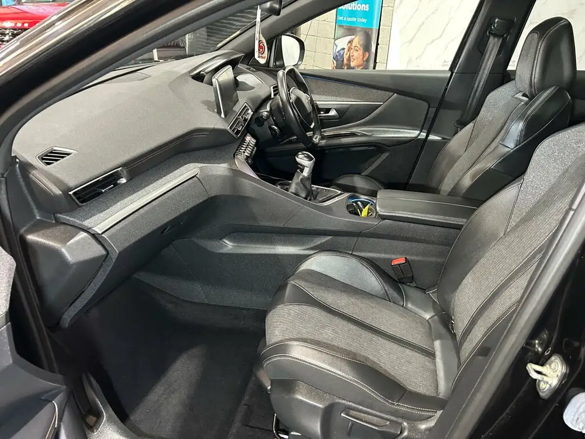 2019-peugeot-3008-suv-12-puretech-gt-line-big-19