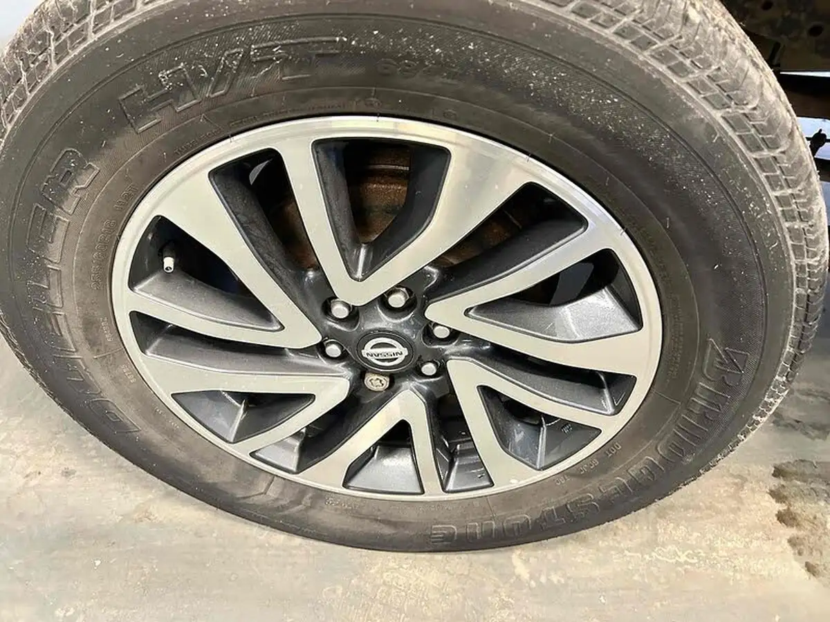 2018-nissan-navara-23dci-tekna-auto-big-10