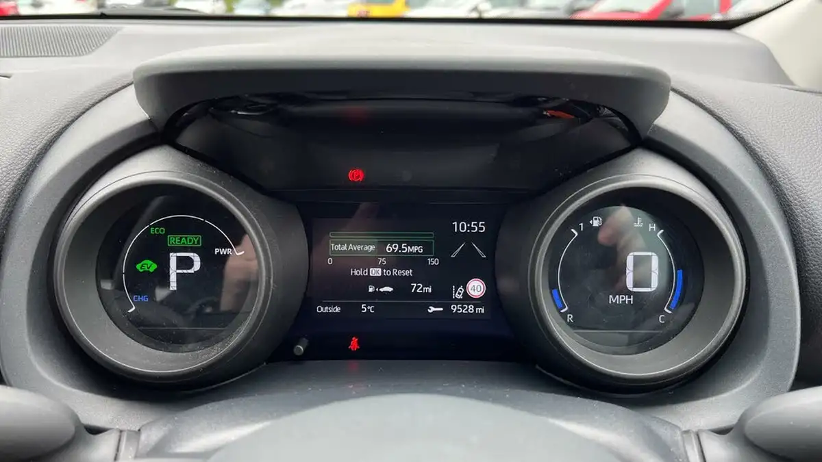 2023-toyota-yaris-15-vvt-i-design-big-8