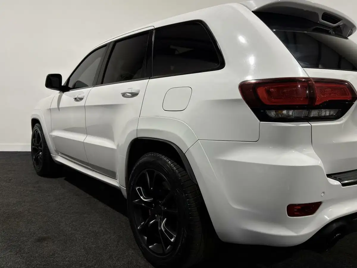 2016-jeep-grand-cherokee-64-hemi-srt-big-11