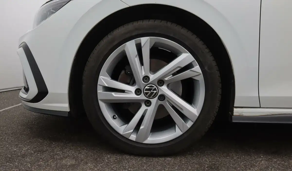 2021-volkswagen-golf-big-18
