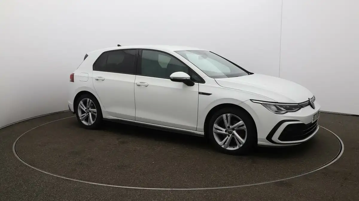 2021-volkswagen-golf-big-36