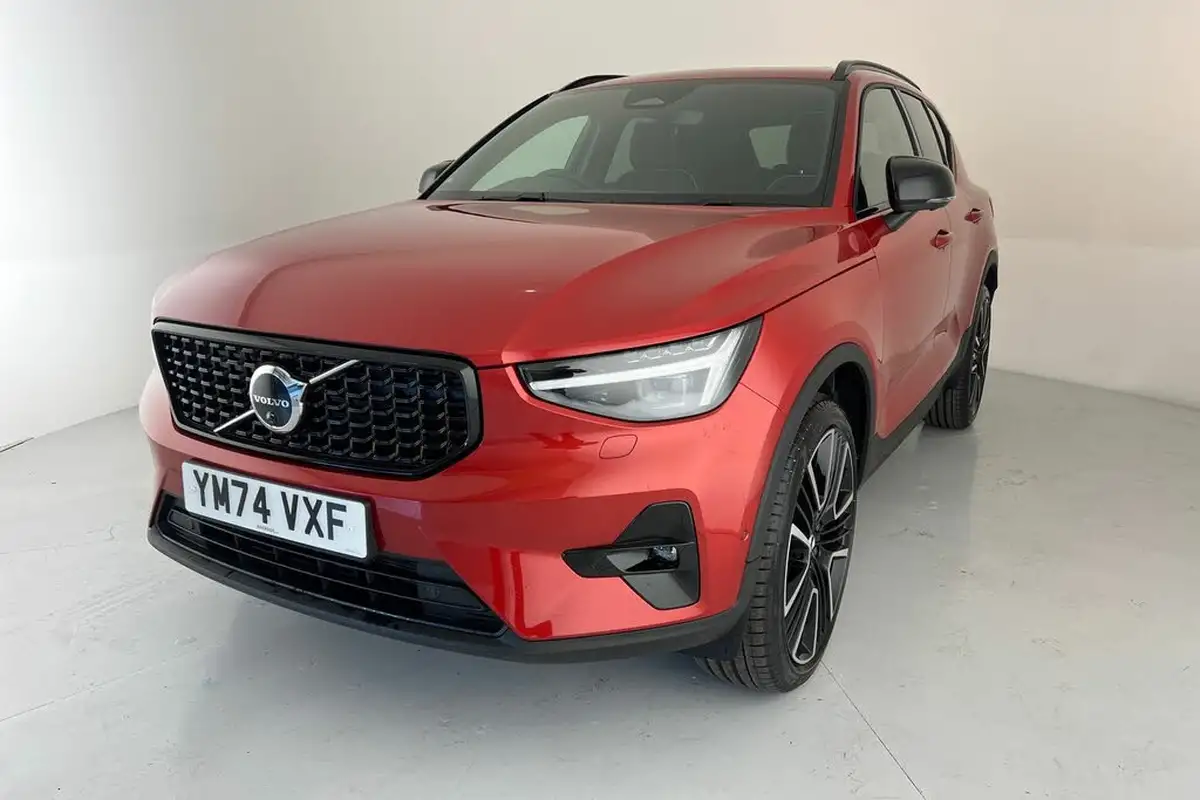 2024-volvo-xc40-20-b4-ultra-bright-big-25