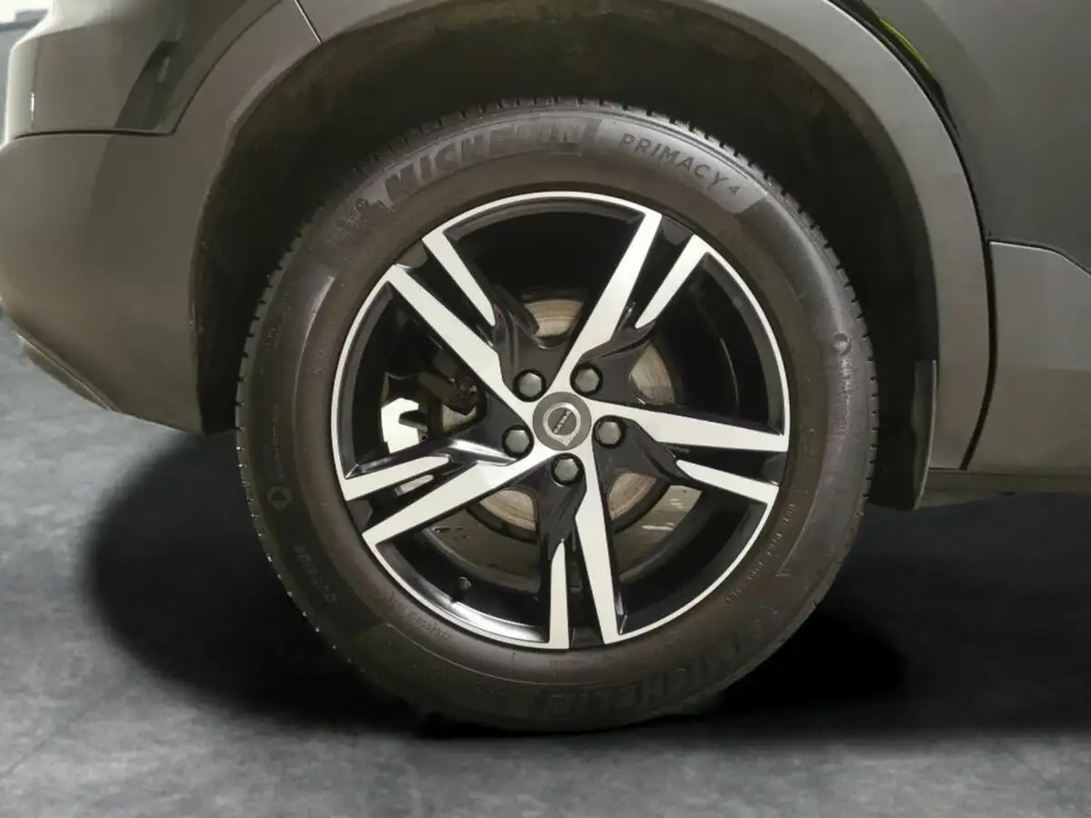 2022-volvo-xc40-15-t3-r-design-auto-big-23