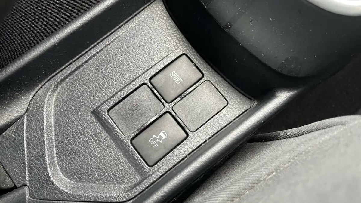 2016-toyota-yaris-133-icon-vvt-i-5d-cvt-big-41