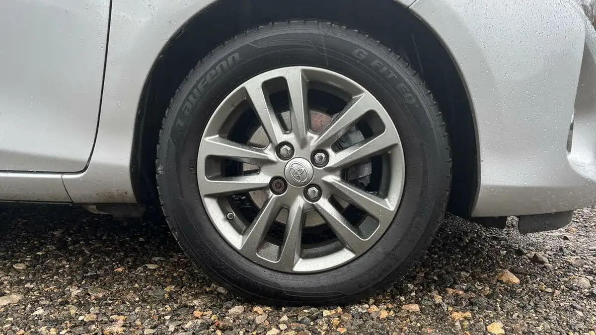2016-toyota-yaris-133-icon-vvt-i-5d-cvt-big-17