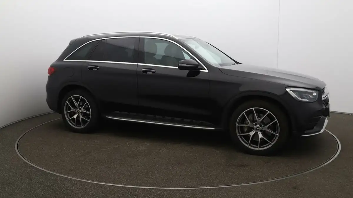 2021-mercedes-benz-glc-class-20d-glc300d-amg-line-premium-plus-245ps-station-wagon-5d-big-47