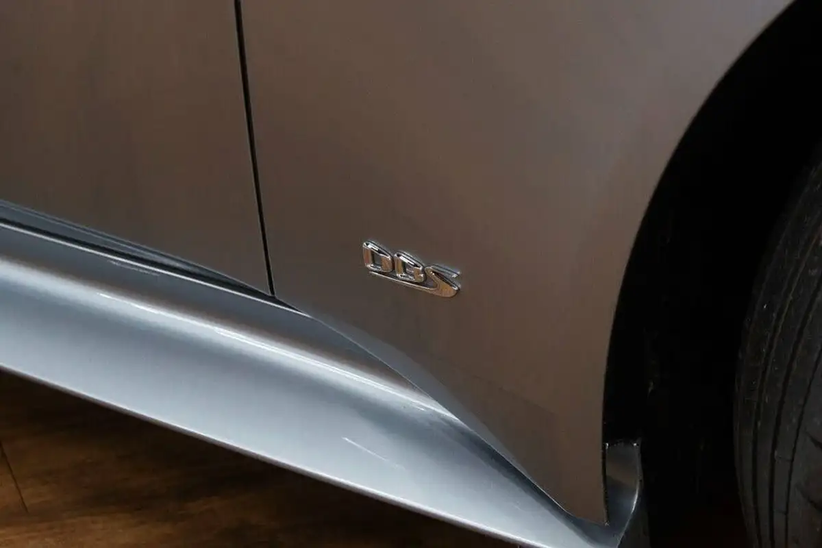 2019-aston-martin-dbs-52-v12-superleggera-big-13