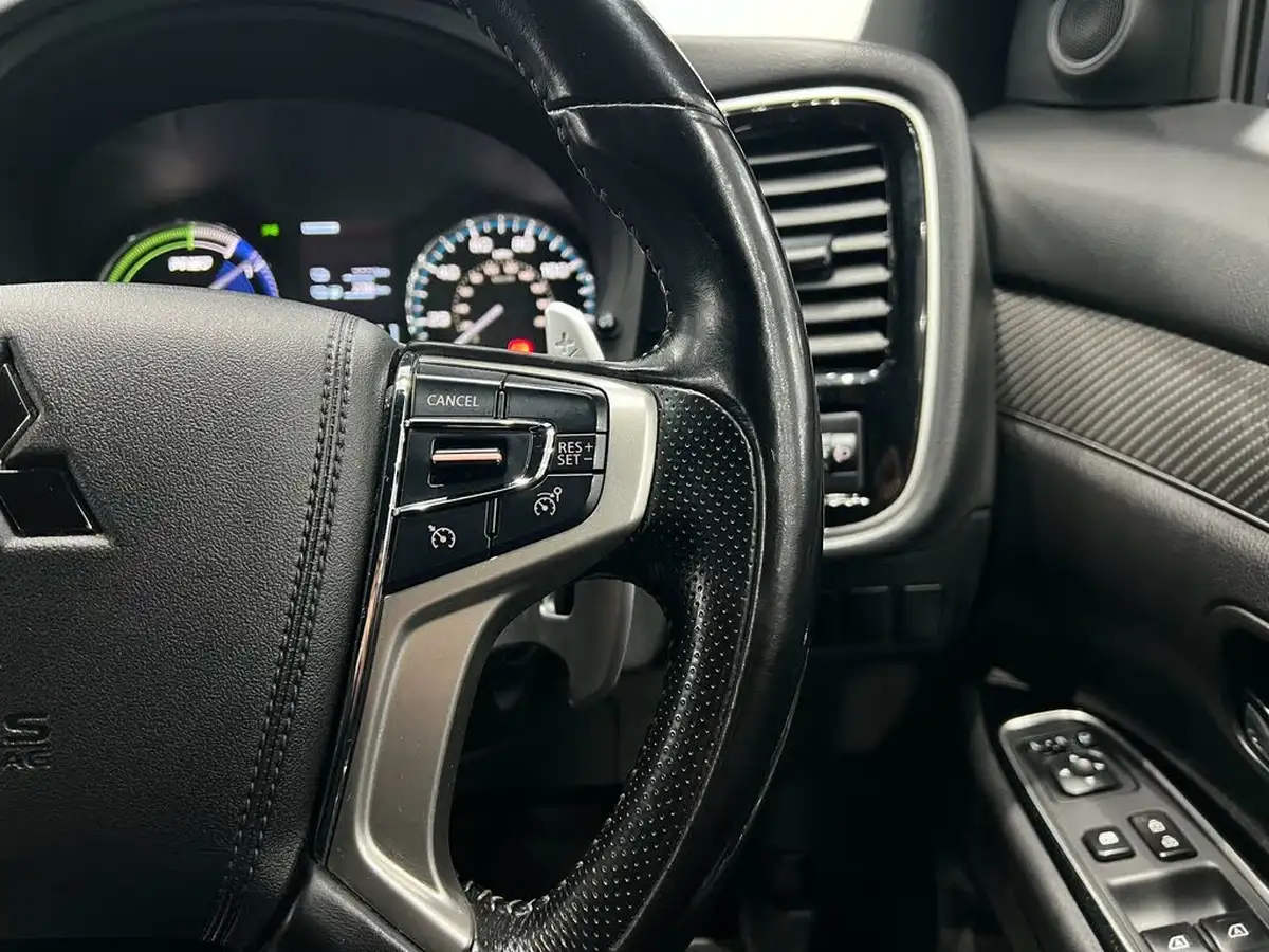 2020-mitsubishi-outlander-24-dynamic-phev-big-26