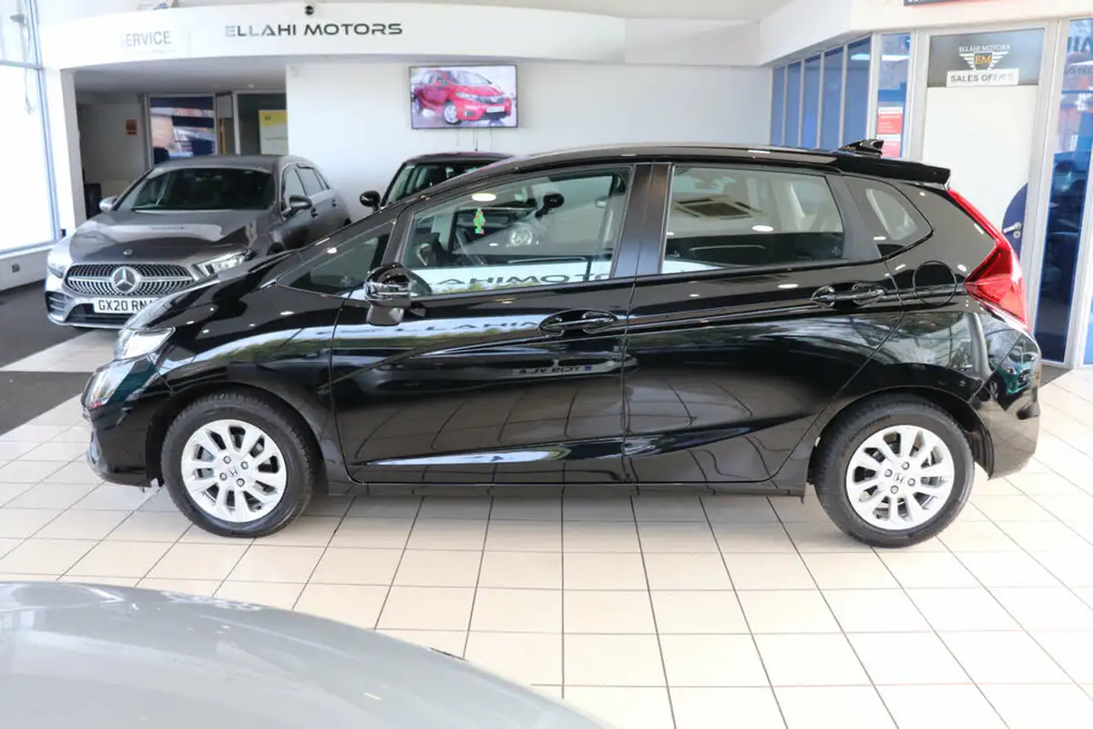2019-honda-jazz-13-i-vtec-se-navi-cvt-big-4