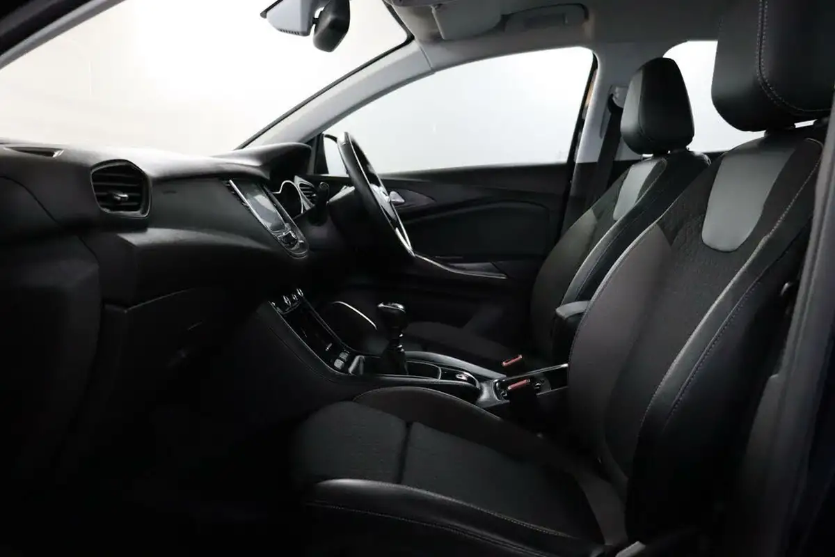 2019-vauxhall-grandland-x-12-tech-line-nav-big-38