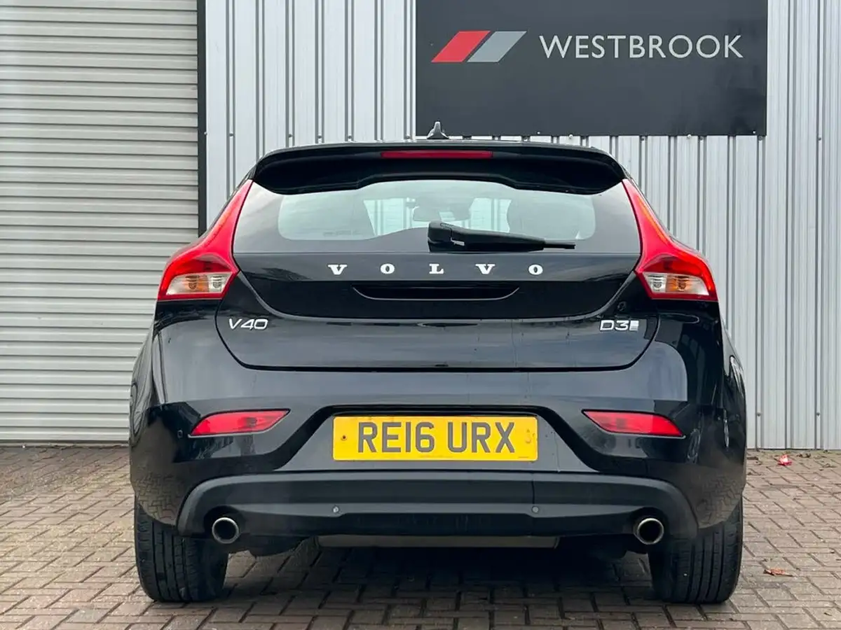 2016-volvo-v40-20td-d3-inscription-big-2