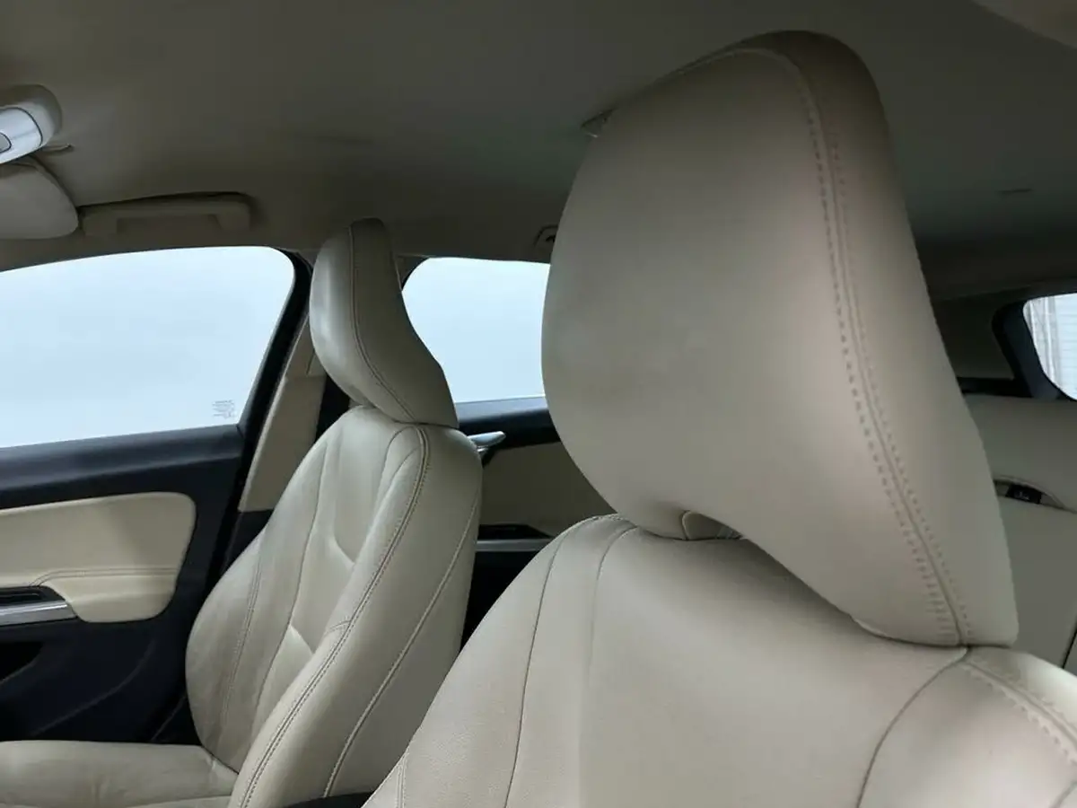 2017-volvo-v60-24td-d6-se-lux-big-35