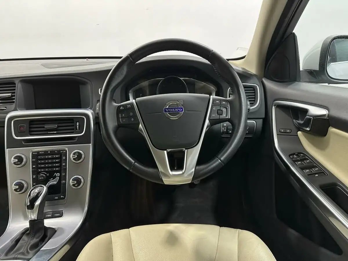 2017-volvo-v60-24td-d6-se-lux-big-11