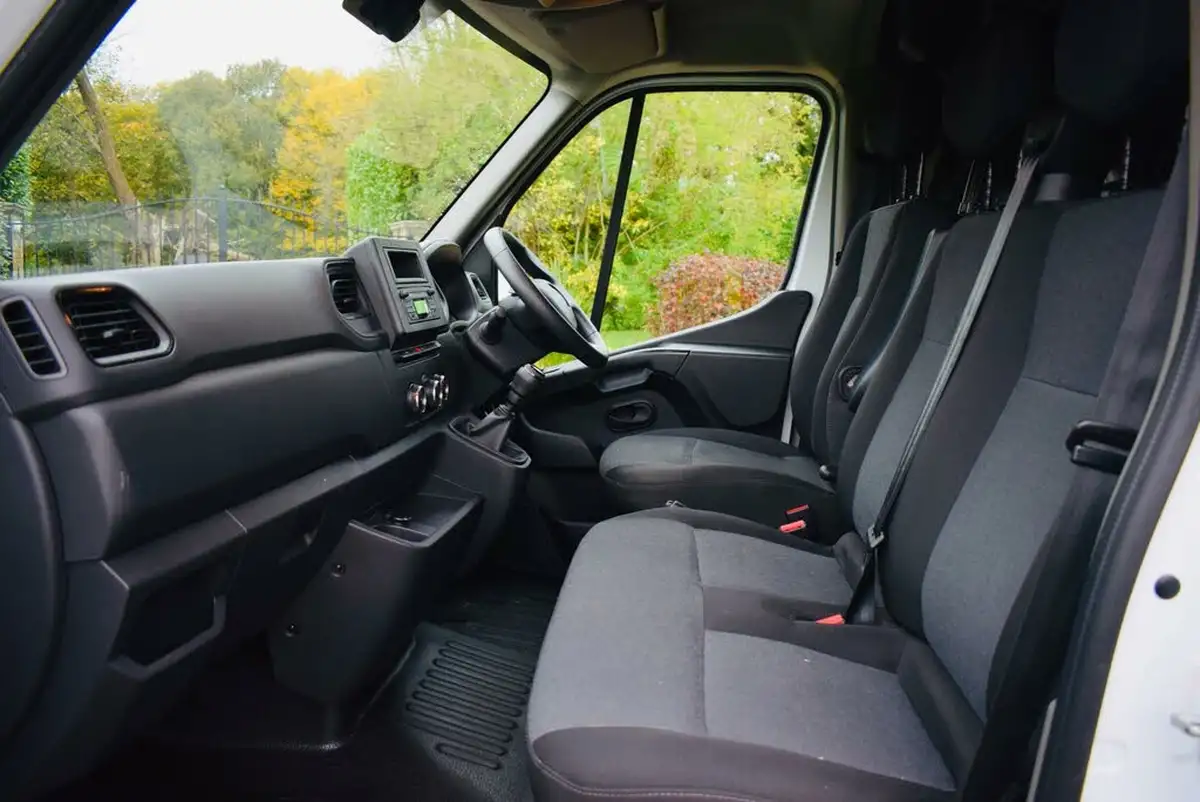 2022-renault-master-23dci-lm35-135-business-panel-big-2