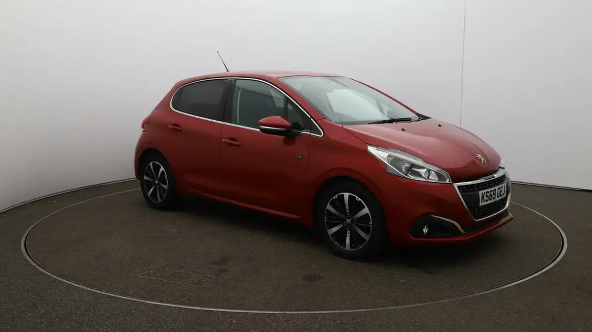 2019-peugeot-208-15-bluehdi-tech-edition-big-42