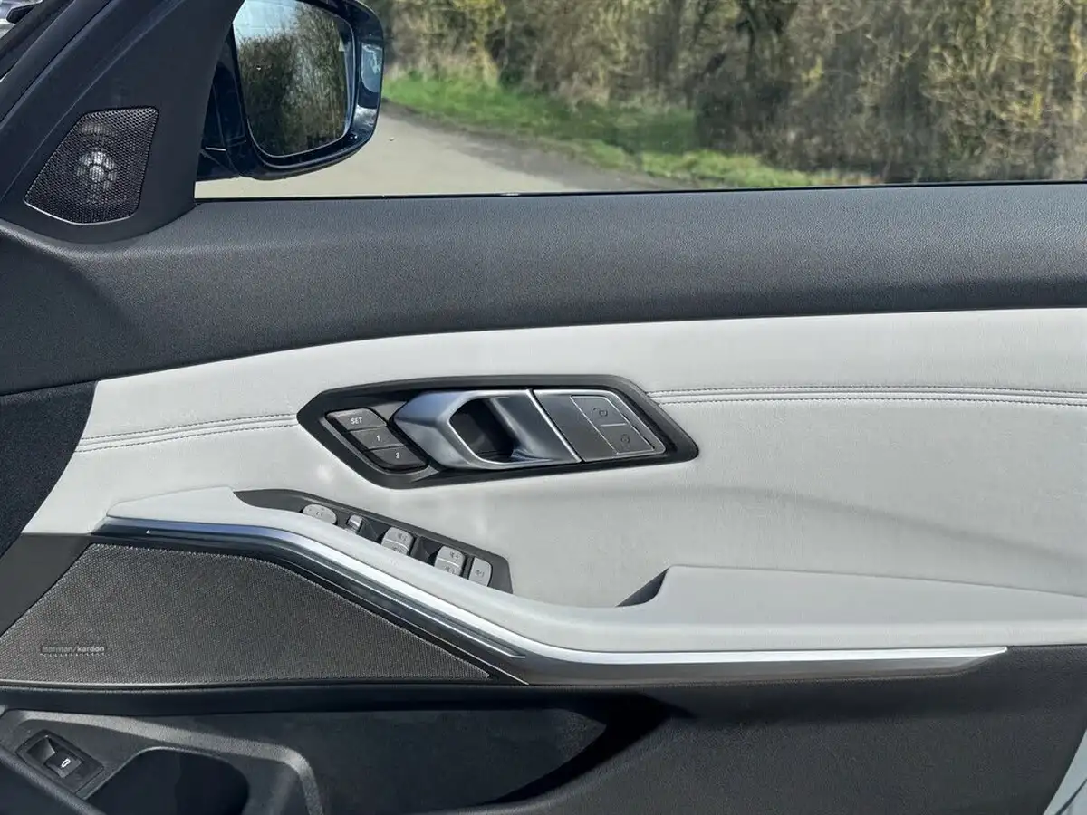 2021-bmw-3-series-30-m3-competition-big-29
