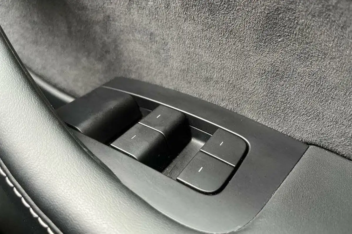2021-tesla-model-3-e-long-range-awd-big-15