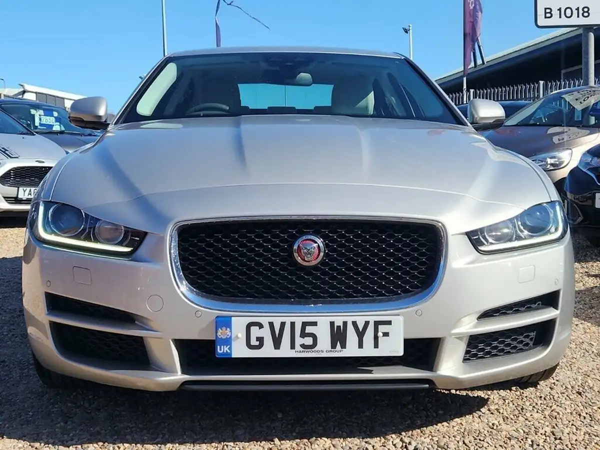 2015-jaguar-xe-20td-portfolio-180ps-auto-big-3