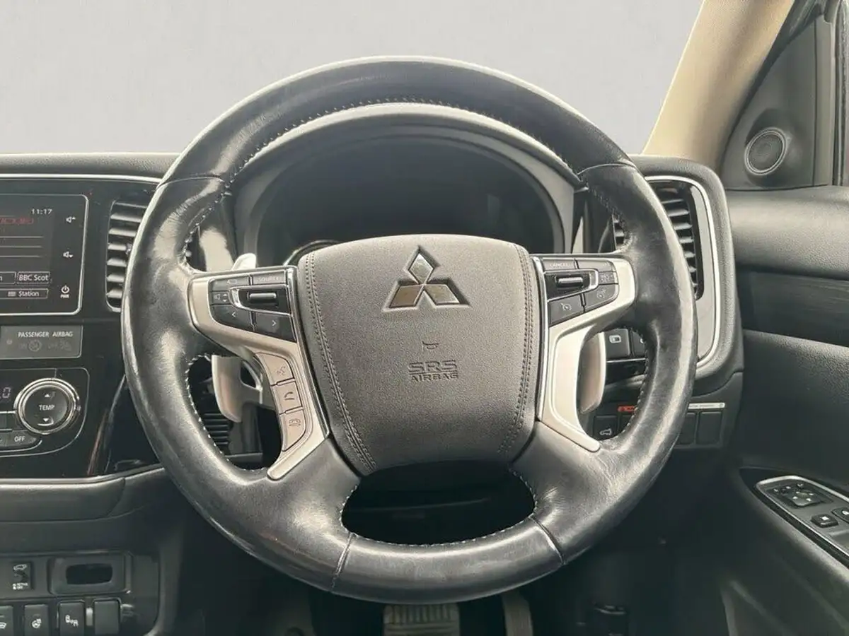 2018-mitsubishi-outlander-20-4h-phev-big-13