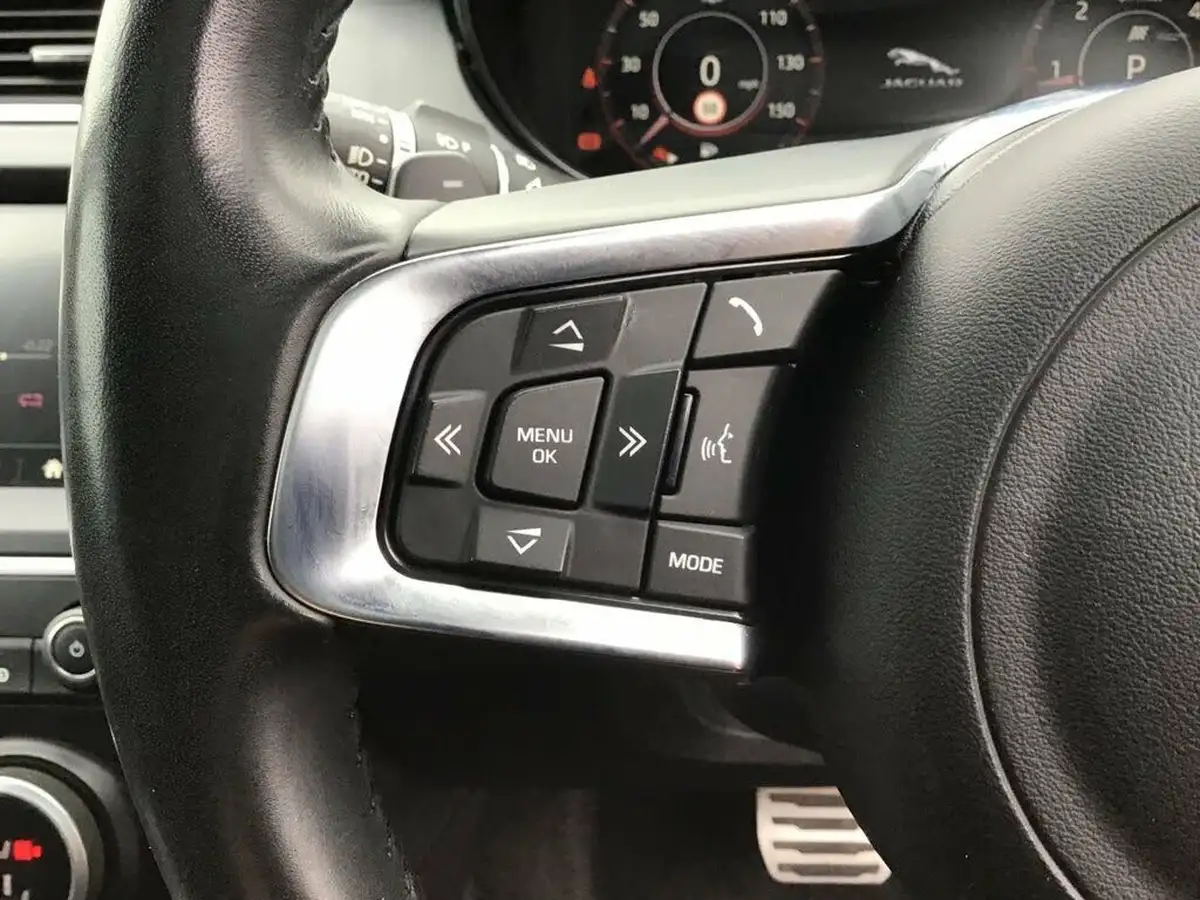 2019-jaguar-e-pace-20-i4d-chequered-flag-150ps-big-15
