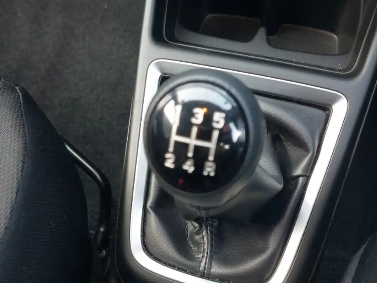 2023-suzuki-swift-12-dualjet-sz-l-big-12