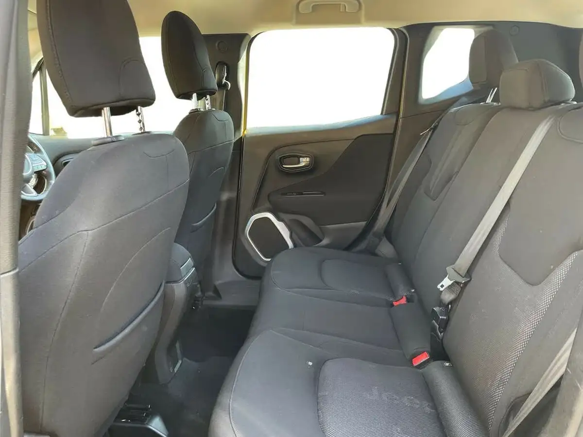 2015-jeep-renegade-14-longitude-big-10