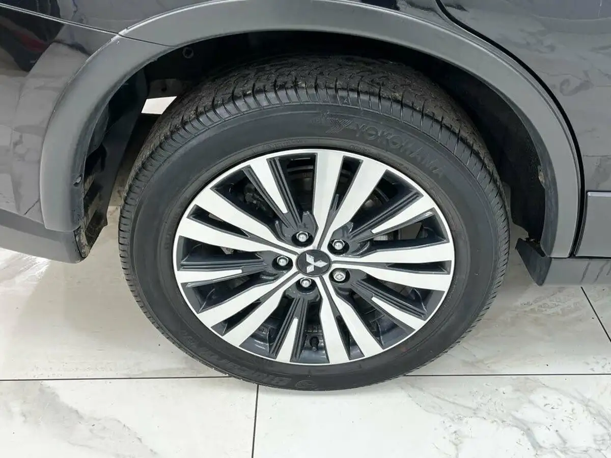 2020-mitsubishi-outlander-20-exceed-big-15