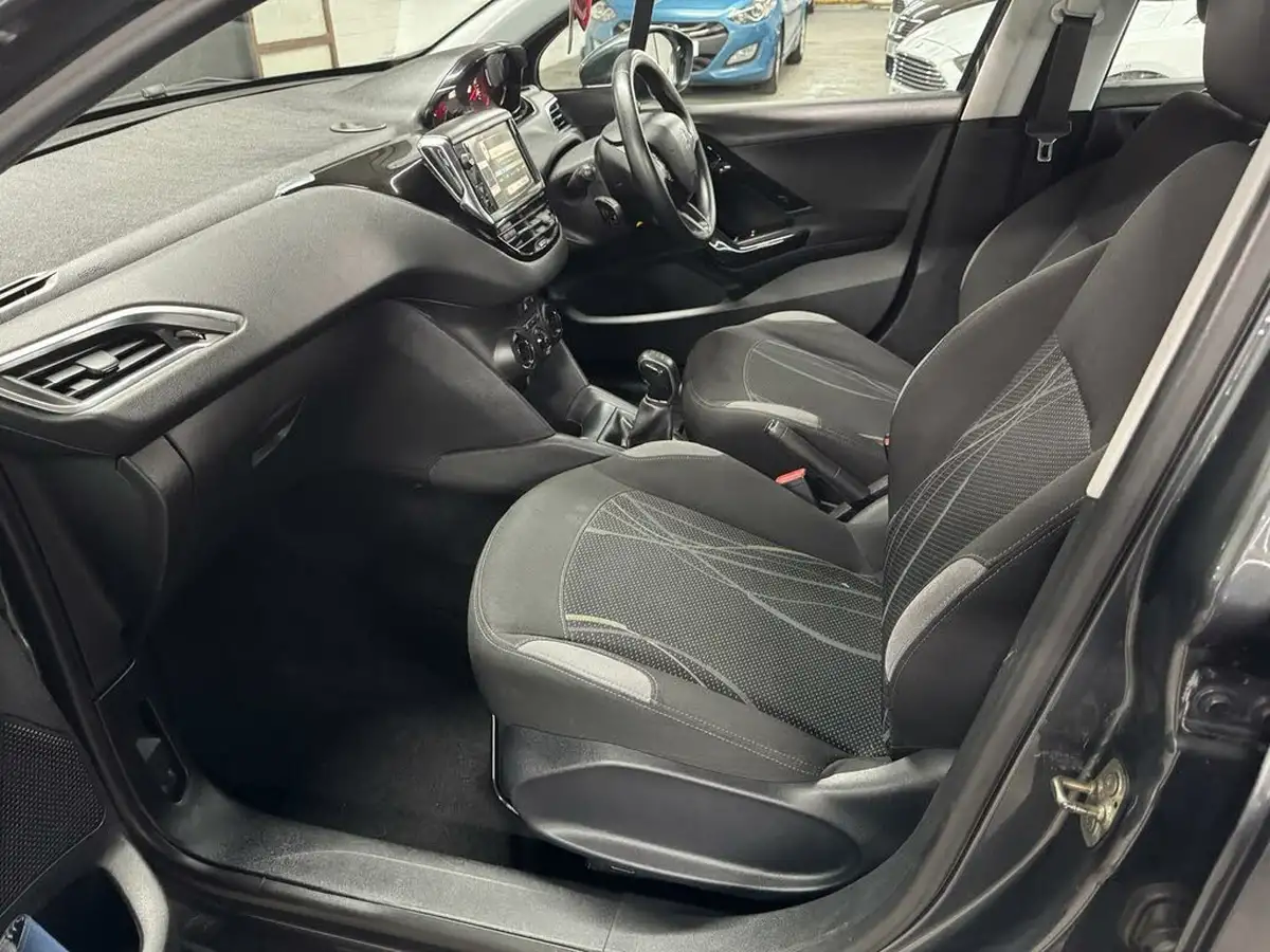 2013-peugeot-208-12-active-5d-big-43