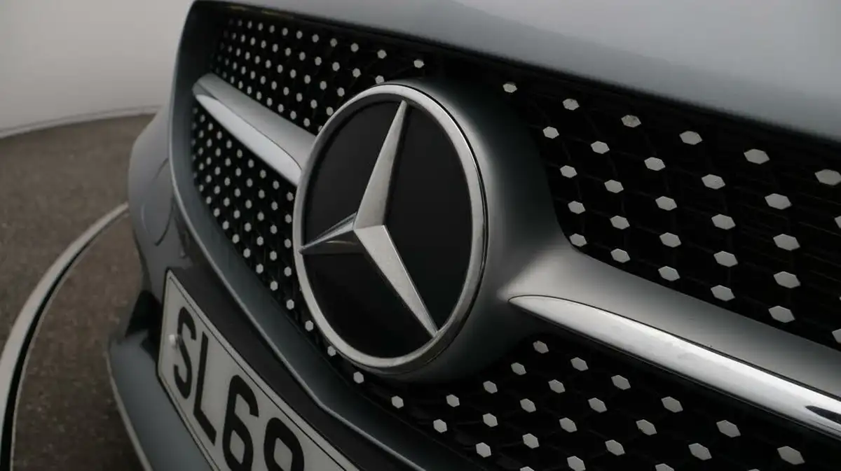 2020-mercedes-benz-c-class-20d-c300d-amg-line-edition-244ps-premium-saloon-4d-big-22