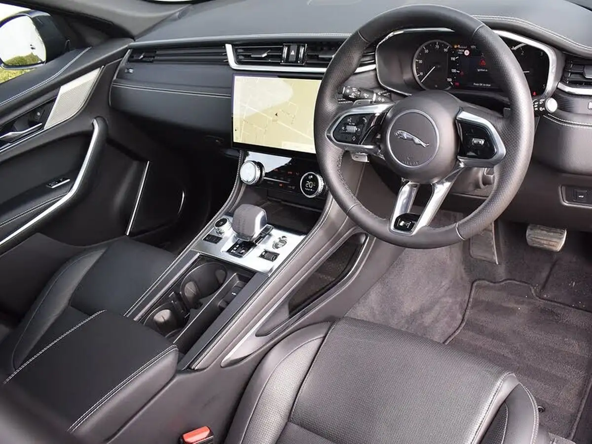 2022-jaguar-f-pace-20-d200-r-dynamic-black-big-2